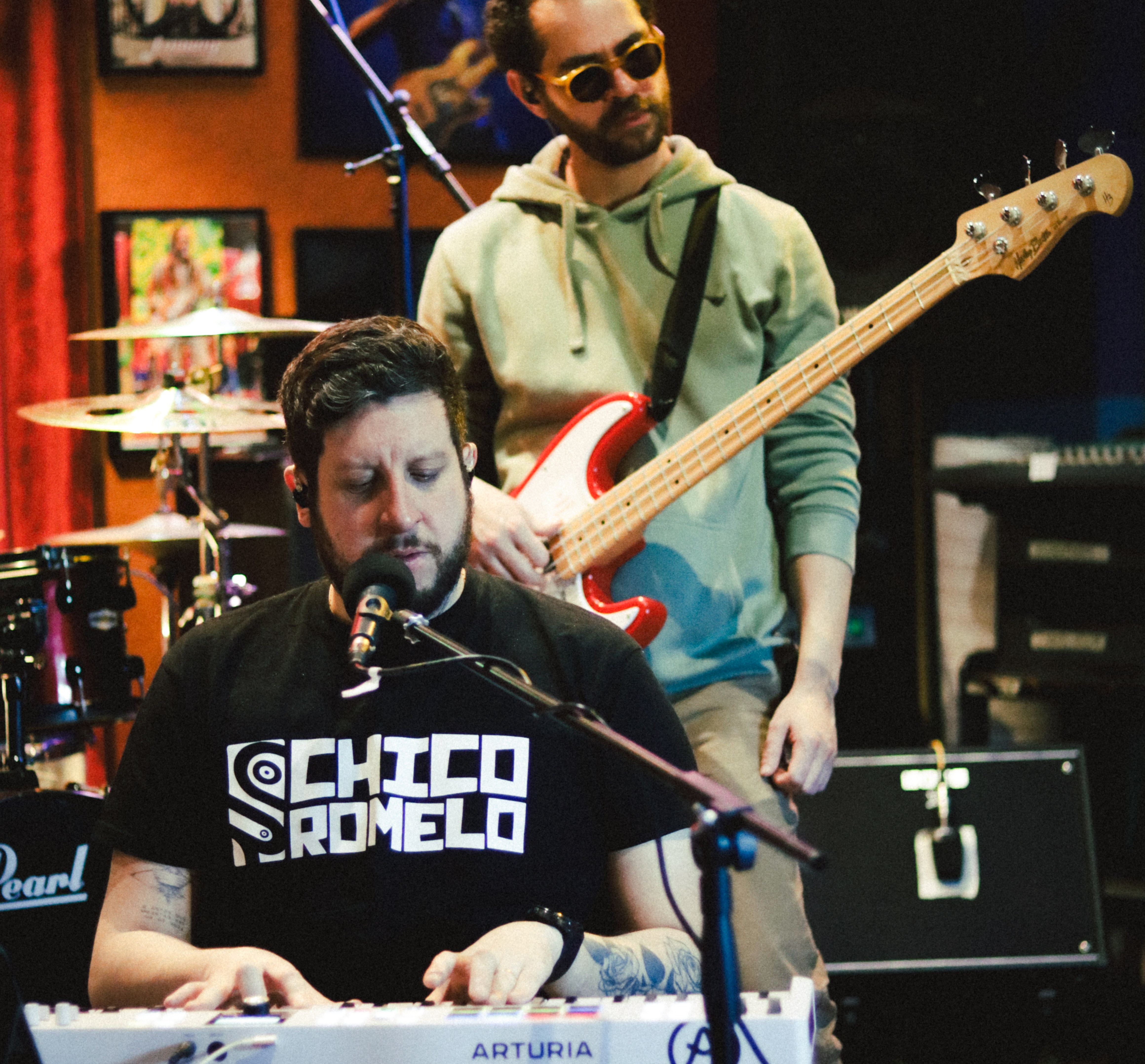 Cris Prata ao teclado